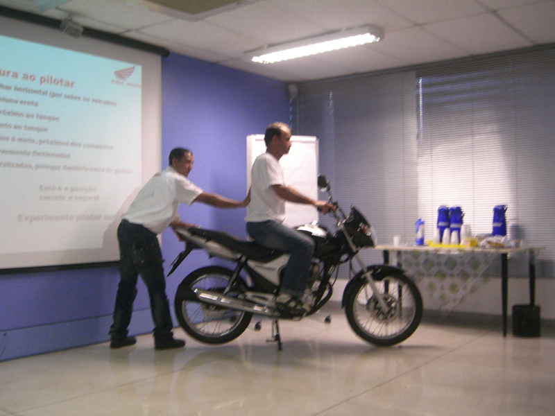 Aula de Pilotagem de Moto para Iniciantes em Sp Barueri - Aula de